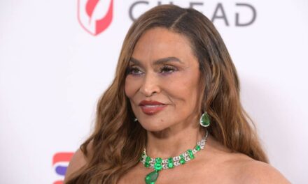 Tina Knowles, 72 ans, paraît des décennies plus jeune lors de la soirée glamour du gala pré-Met à New York pour Cécred – ce qui s&rsquo;est passé à l&rsquo;intérieur