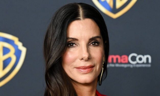 Sandra Bullock partage une photo extrêmement rare des enfants Laila et Louis pour la fête des mères