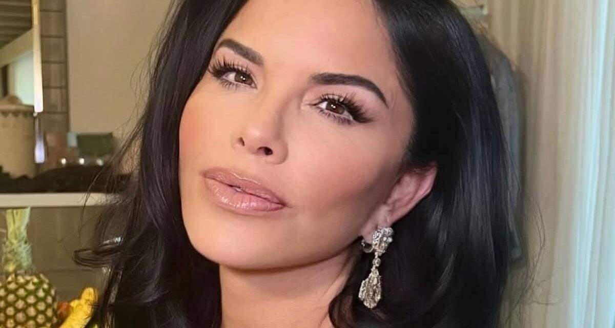 Lauren Sanchez met en valeur sa petite taille dans un corset moulant alors qu&rsquo;elle sort dans un style citadin élégant