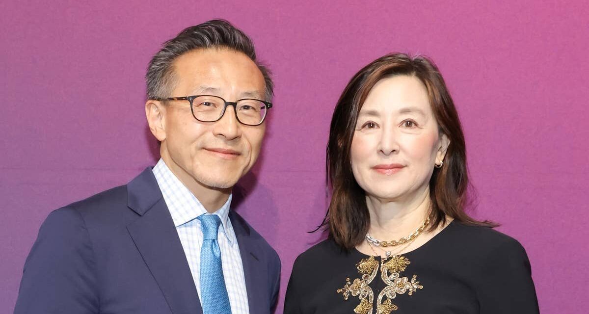 L&rsquo;incroyable valeur nette de Joseph Tsai, propriétaire de NY Liberty, et de son épouse Clara Wu – dans leurs entreprises et leur travail philanthropique