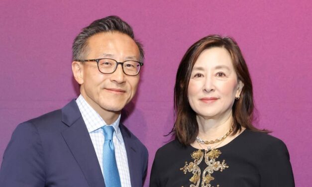 L&rsquo;incroyable valeur nette de Joseph Tsai, propriétaire de NY Liberty, et de son épouse Clara Wu – dans leurs entreprises et leur travail philanthropique