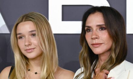 Les commentaires francs de Victoria Beckham sur la fille Harper qui a surmonté « une très très mauvaise peau »