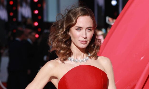 Je suis une maman d&rsquo;âge mûr stressée et j&rsquo;ai essayé le truc de tapotement Devil Wears Prada 2 d&rsquo;Emily Blunt.