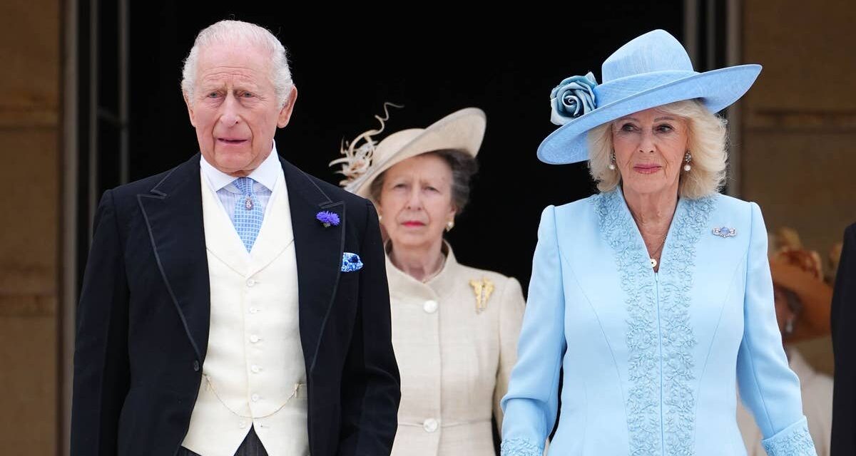 Le roi Charles rejoint sa famille alors qu&rsquo;il organise la première garden-party de l&rsquo;année – toutes les photos