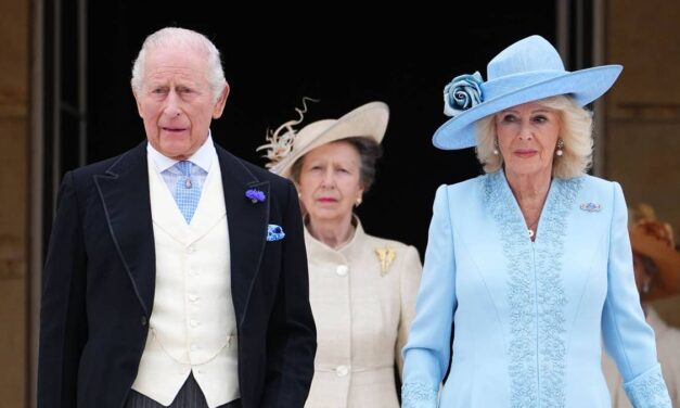 Le roi Charles rejoint sa famille alors qu&rsquo;il organise la première garden-party de l&rsquo;année – toutes les photos