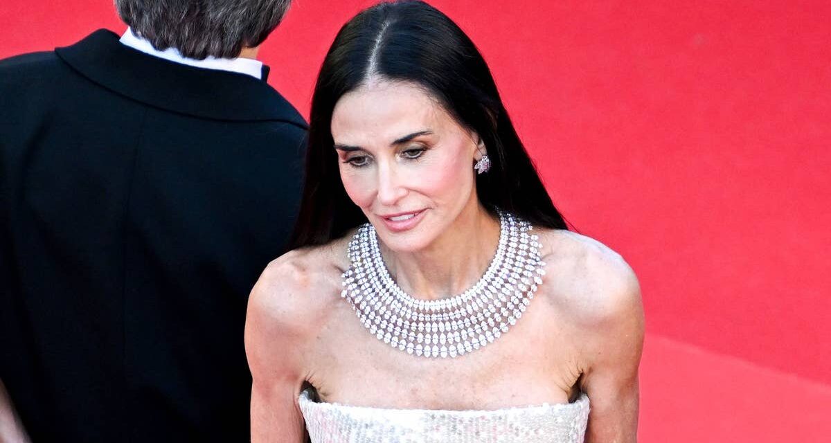 Demi Moore éblouit dans sa robe sirène sculpturale avec une apparition époustouflante à Cannes