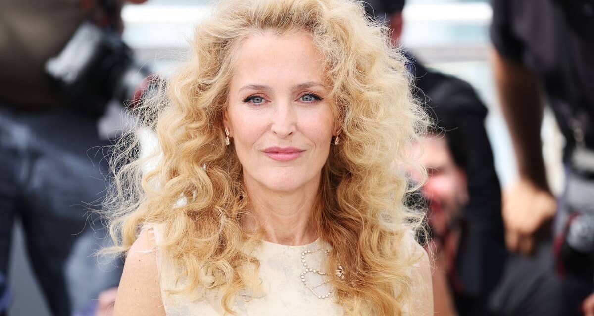 Gillian Anderson, 56 ans, prouve que la vie est bien trop courte pour des cheveux ennuyeux