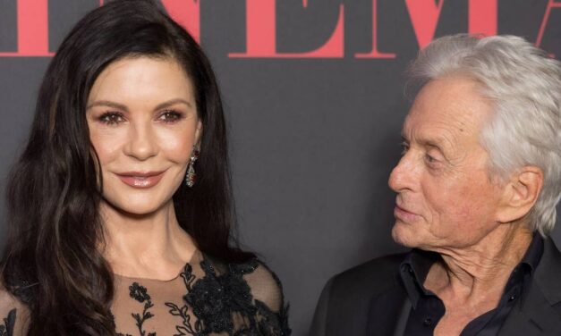 Catherine Zeta-Jones et Michael Douglas font un énorme changement dans leur vie à 4 000 milles de chez eux