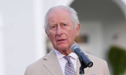 Le roi Charles contraint de s&rsquo;excuser lors de sa visite aux Bermudes : « Je suis terriblement désolé »