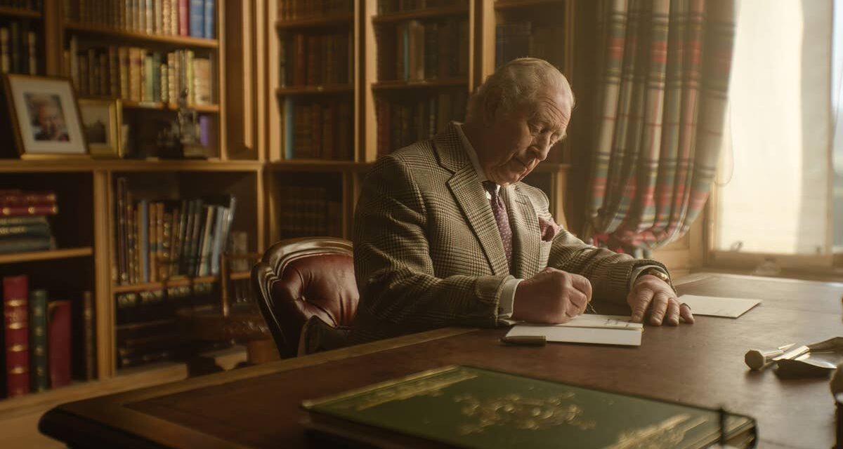 À l&rsquo;intérieur de l&rsquo;hommage surprise et sincère du roi à Sir David Attenborough