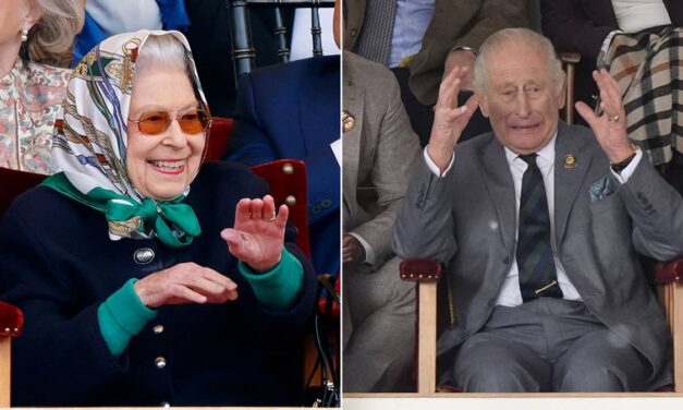 L&rsquo;excitable roi Charles ressemble à la défunte mère de la reine Elizabeth II sur de nouvelles photos