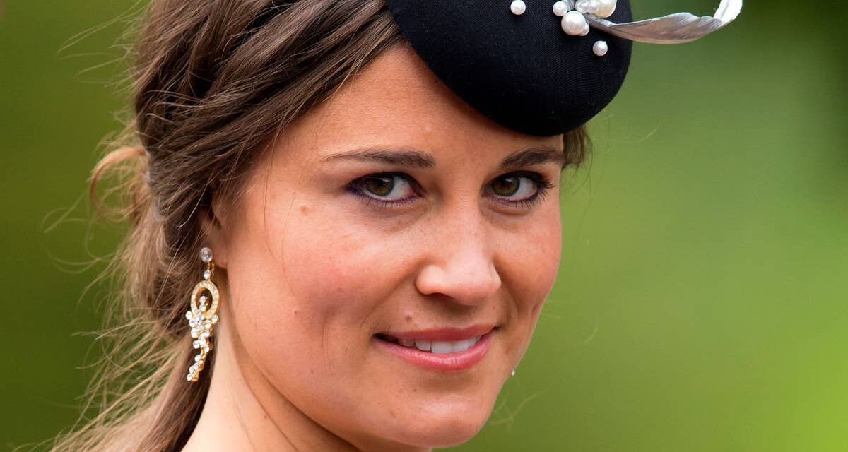 Pippa Middleton était l&rsquo;affiche ultime des années 2010 en robe moulante d&rsquo;invité de mariage