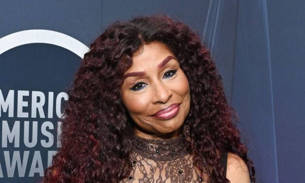 Chaka Khan arrête la circulation avec une énorme annonce à 73 ans et elle a l&rsquo;air incroyable