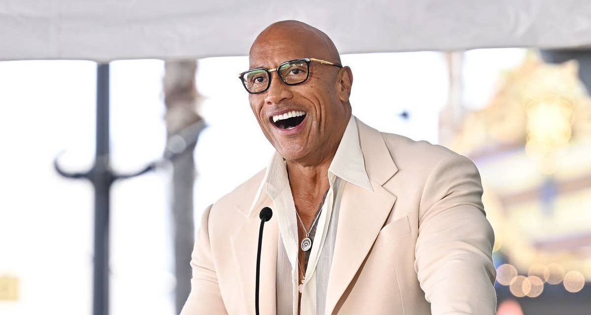Dwayne Johnson souffre d&rsquo;un dysfonctionnement de sa garde-robe lors d&rsquo;un moment phare lors d&rsquo;un événement prestigieux : « un timing merveilleux »
