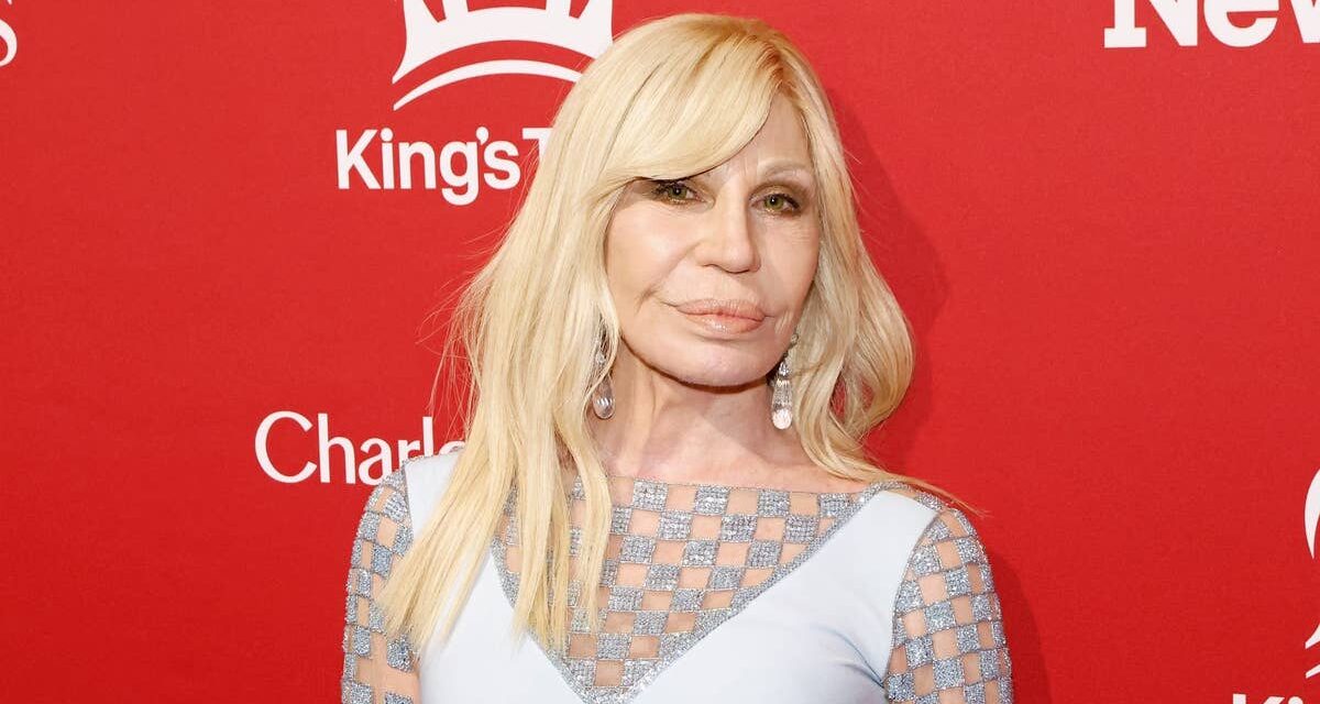 Rencontrez les 2 enfants de Donatella Versace, dont sa fille solitaire et son fils musicien, qui a suivi des cours de piano avec Elton John