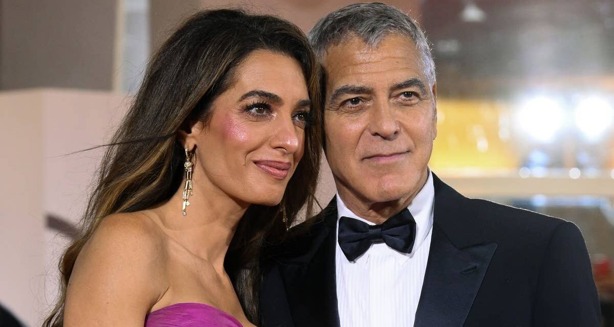 George Clooney ne peut détacher ses yeux de sa femme Amal dans un look prêt pour le défilé au milieu d&rsquo;une somptueuse célébration de son 65e anniversaire