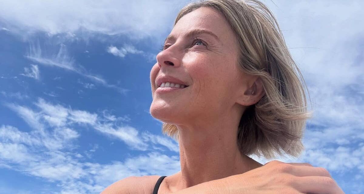 Julianne Hough, en bikini, affiche un physique incroyable sur de superbes photos de vacances