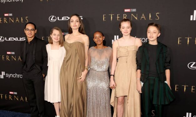 Ce que le départ d&rsquo;Angeline Jolie d&rsquo;Hollywood pour 29,85 millions de dollars signifie pour six enfants avec Brad Pitt