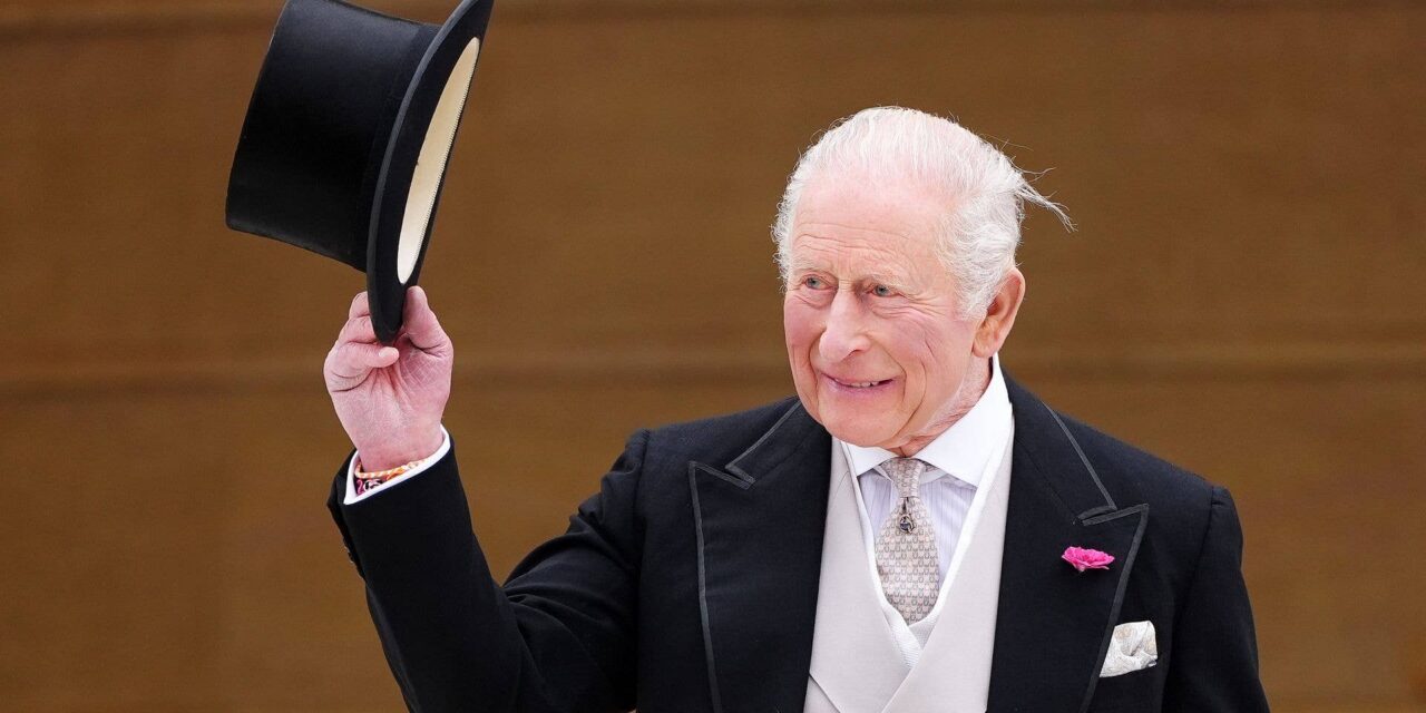 Le joyeux roi Charles et la reine Camilla ont fait front commun lors de la garden-party du palais de Buckingham