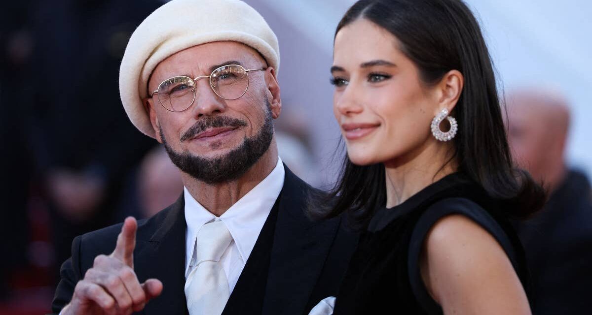 John Travolta choque les fans avec un nouveau look méconnaissable aux côtés de sa fille : « C&rsquo;est lui ? »