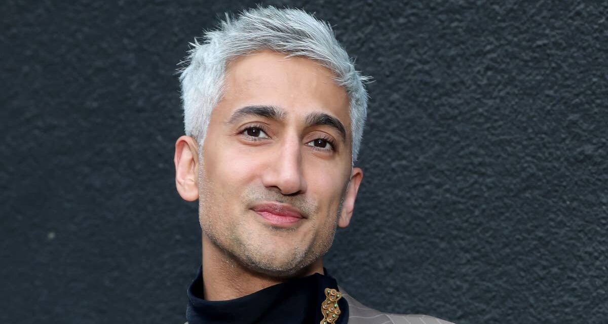 Tan France, méconnaissable, abandonne ses cheveux emblématiques lors d&rsquo;une transformation majeure, laissant les fans confus : « Désolé, qui est-ce ? »
