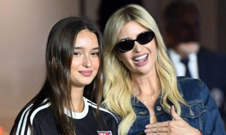 Arabella, la fille d&rsquo;Ivanka Trump, est son sosie sur de nouvelles photos saisissantes