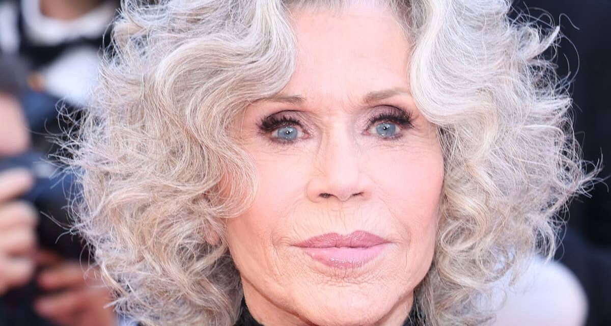Jane Fonda, 88 ans, surprend en robe moulante au Festival de Cannes – et c&rsquo;est Gucci