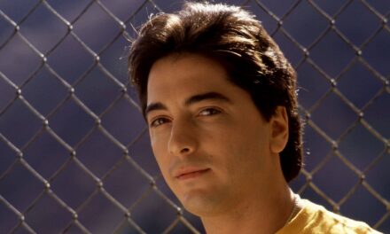 La superbe fille de 18 ans de la star de Happy Days, Scott Baio, est une star du golf en devenir – voir les photos de l&rsquo;adolescente super talentueuse