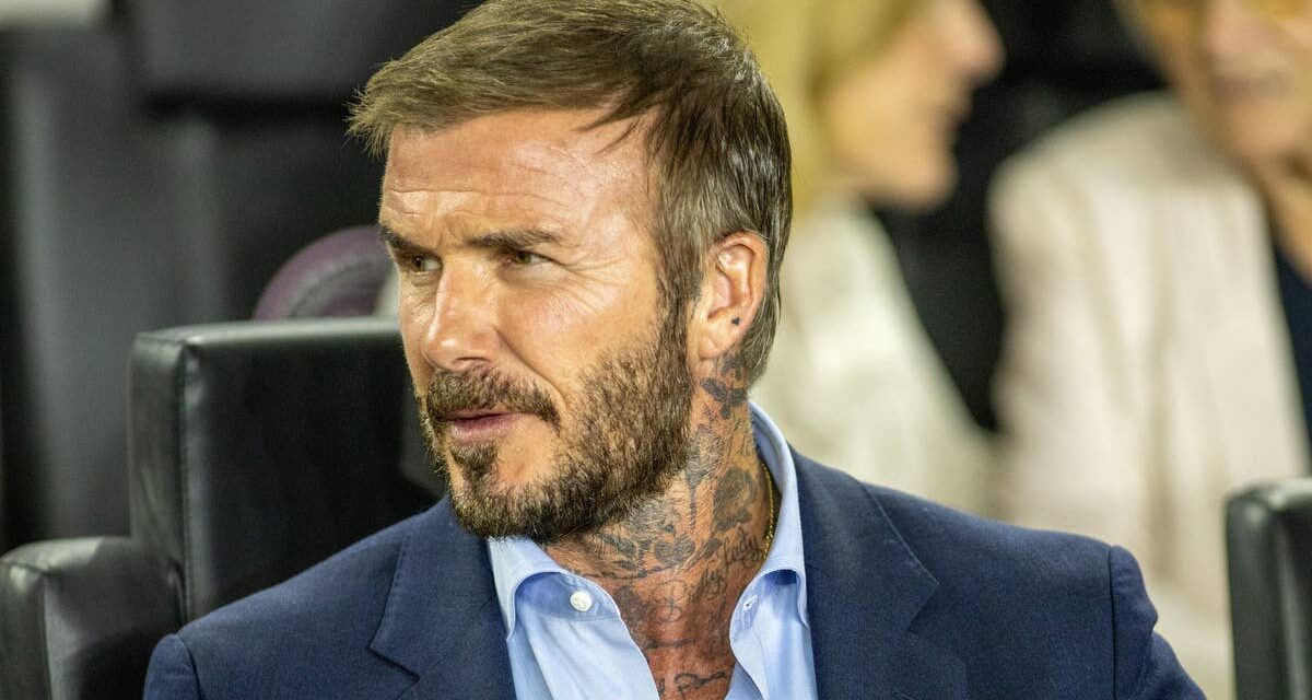 David Beckham est le sauveteur ultime de Baywatch à 51 ans en slip minuscule