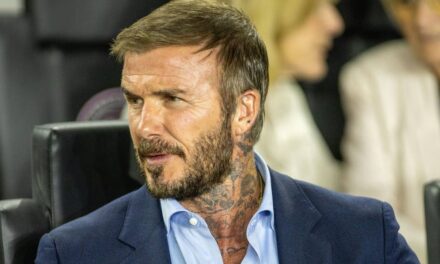 David Beckham est le sauveteur ultime de Baywatch à 51 ans en slip minuscule