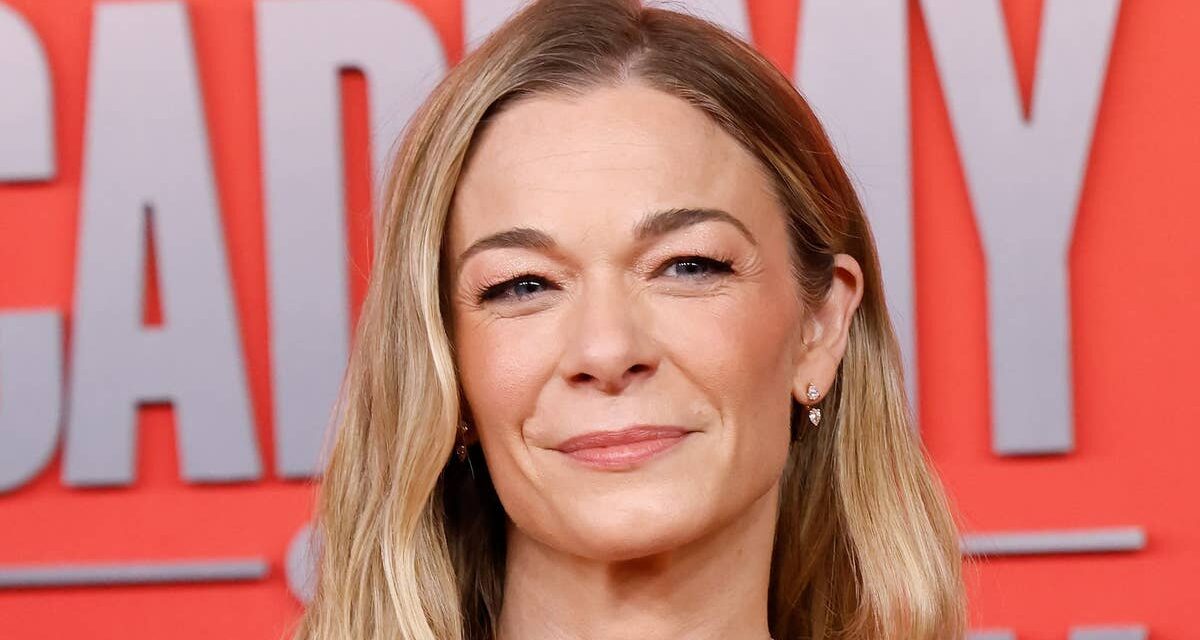 LeAnn Rimes partage une mise à jour difficile sur sa santé après avoir été forcée d&rsquo;annuler des émissions : « Ça me brise le cœur »