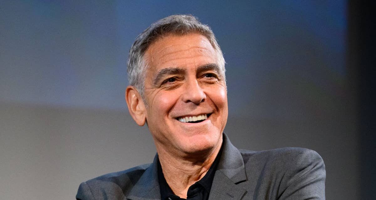 George Clooney avec son mulet et ses énormes sourcils va vous époustoufler