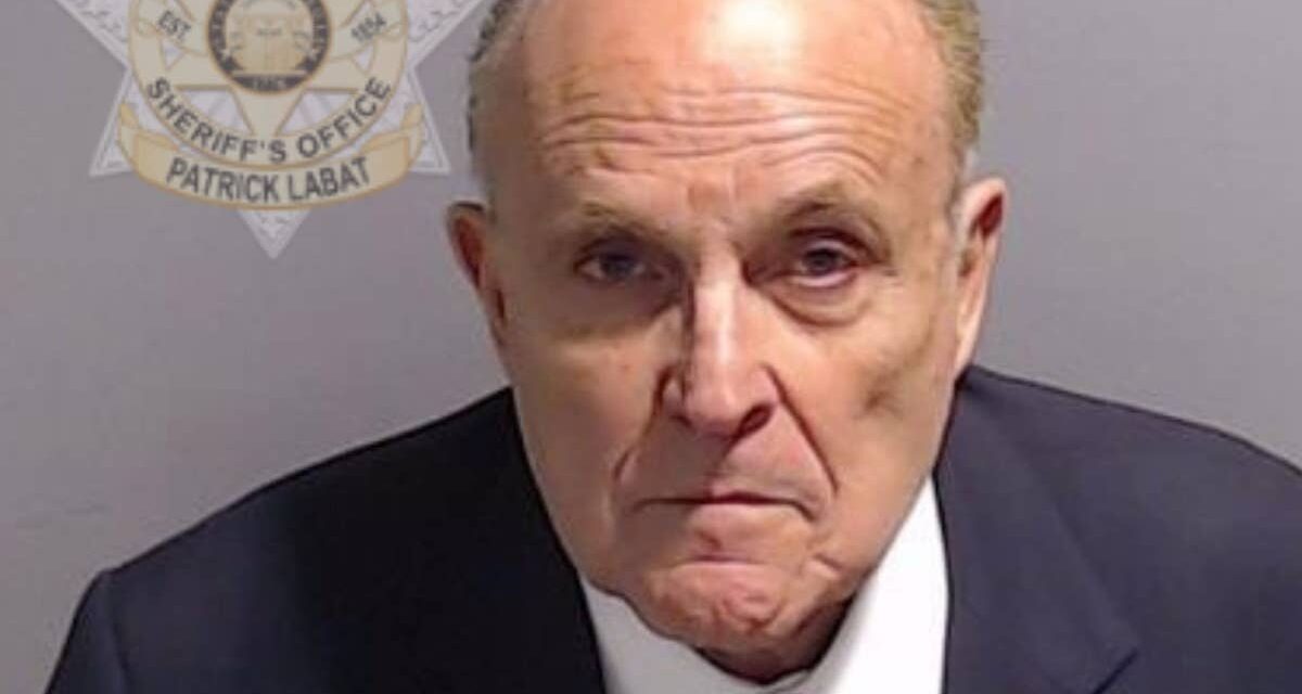 Rudy Giuliani, 81 ans, a été transporté d&rsquo;urgence à l&rsquo;hôpital dans un état critique alors que les hommages au « maire américain » affluent