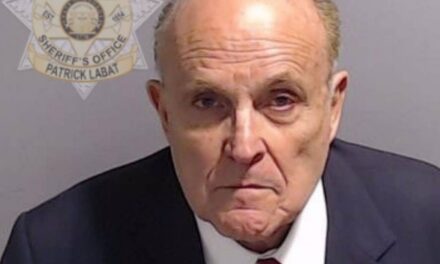 Rudy Giuliani, 81 ans, a été transporté d&rsquo;urgence à l&rsquo;hôpital dans un état critique alors que les hommages au « maire américain » affluent