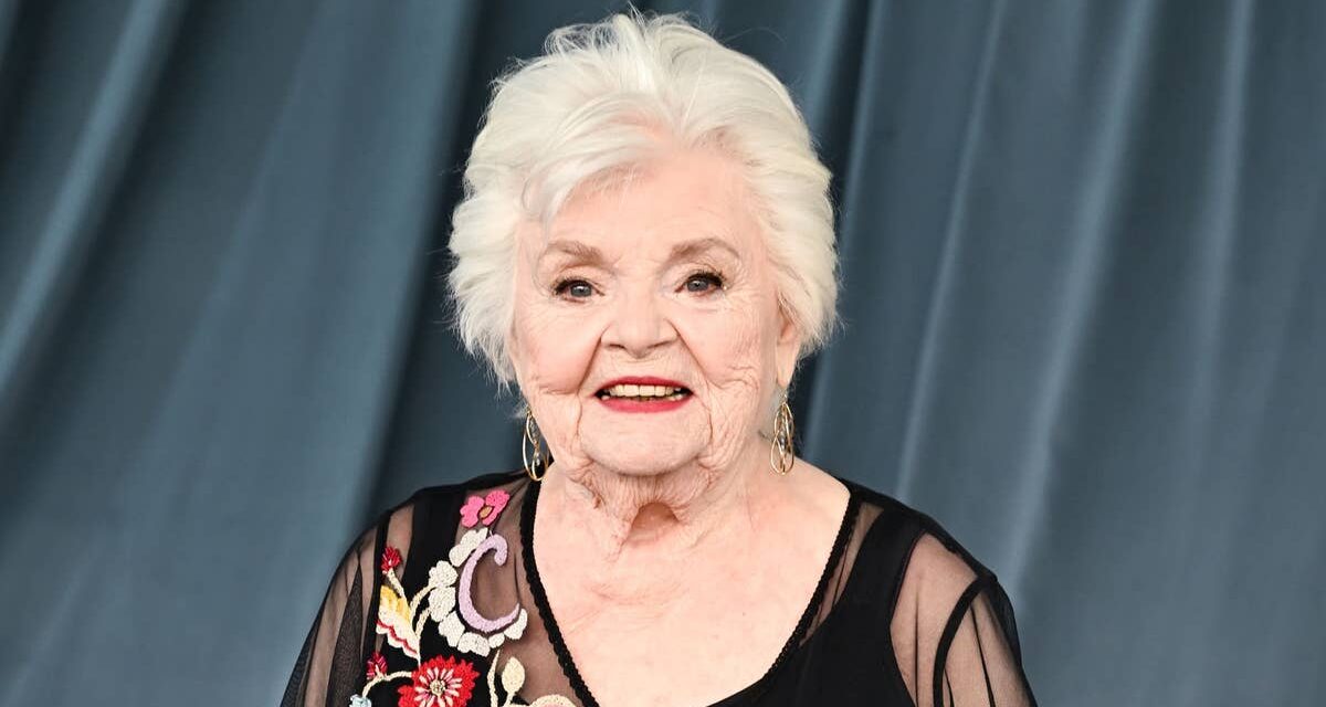 De rares photos de la jeune June Squibb refont surface alors qu&rsquo;une femme de 96 ans entre dans l&rsquo;histoire des Tony Awards