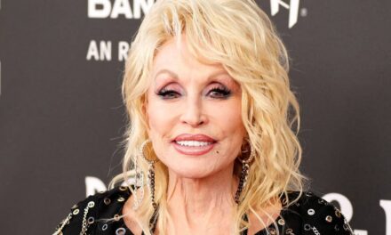 Dolly Parton, 80 ans, révèle une « mauvaise nouvelle » dans une mise à jour sur sa santé émotionnelle alors qu&rsquo;elle suit « des médicaments et des traitements »