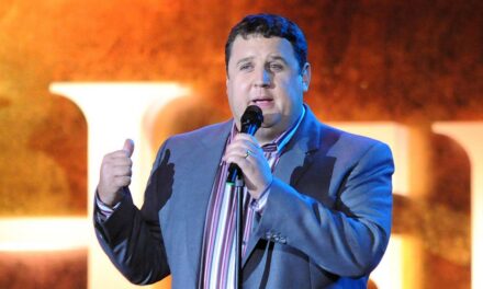 Le comédien Peter Kay s&rsquo;est précipité hors de la scène alors que le public était évacué après une alerte concernant un sac suspect