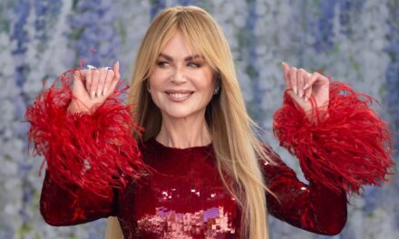 Nicole Kidman a présenté la meilleure manucure anti-âge au Met Gala