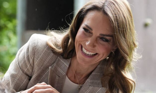 Kate Middleton pratique son italien lors d&rsquo;un adorable mini cours de langue avec des écoliers – regardez