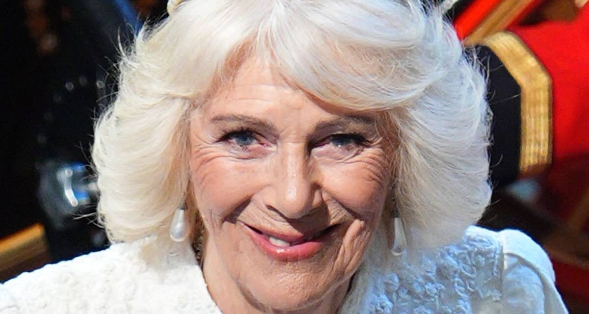 La reine Camilla incarne l&rsquo;élégance royale dans une couronne historique – avec plus de 1 000 diamants