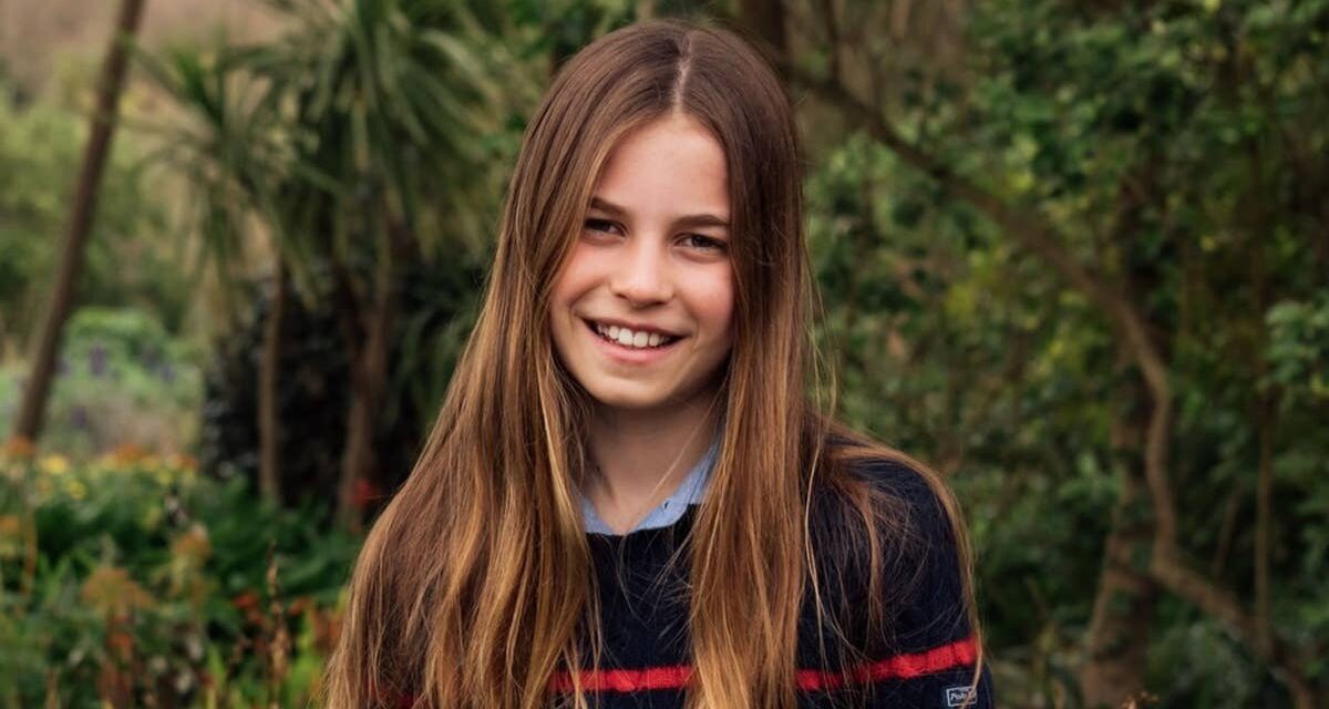 La princesse Charlotte arbore les cheveux les plus longs de tous les temps sur une photo franche pour marquer son 11e anniversaire