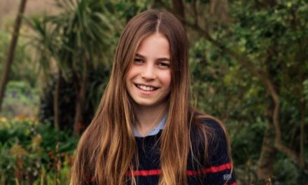 La princesse Charlotte arbore les cheveux les plus longs de tous les temps sur une photo franche pour marquer son 11e anniversaire
