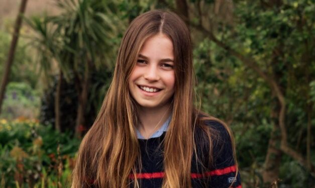 La princesse Charlotte arbore les cheveux les plus longs de tous les temps sur une photo franche pour marquer son 11e anniversaire