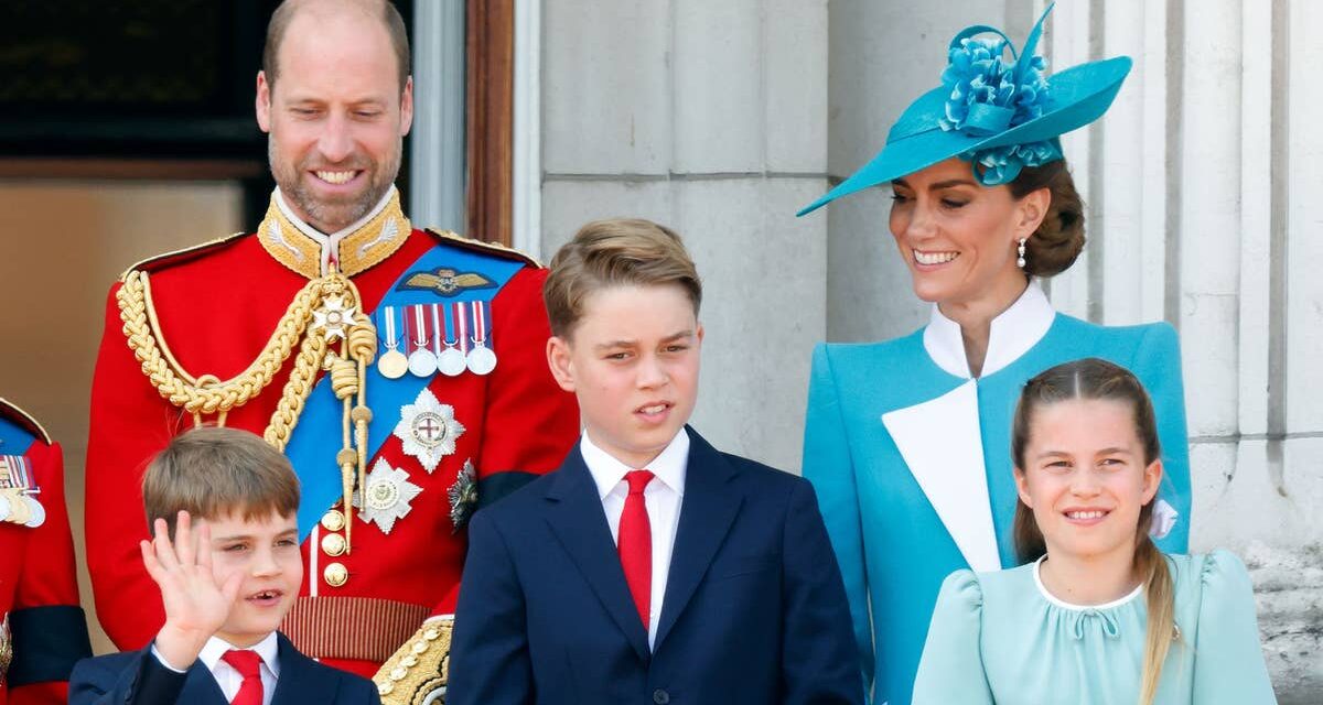 Prince George ressemble étrangement à sa petite sœur Charlotte sur une nouvelle photo