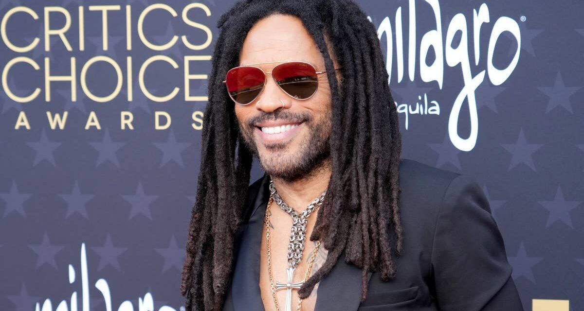 La romance de Zoë Kravitz et Harry Styles se vit hors ligne – et Lenny Kravitz est une grande pom-pom girl