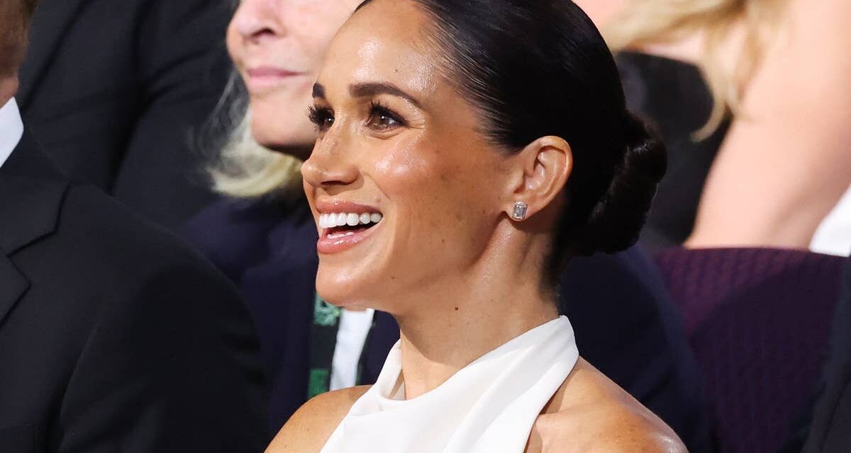 Meghan Markle, pieds nus, vient de porter sa deuxième robe de mariée décolletée