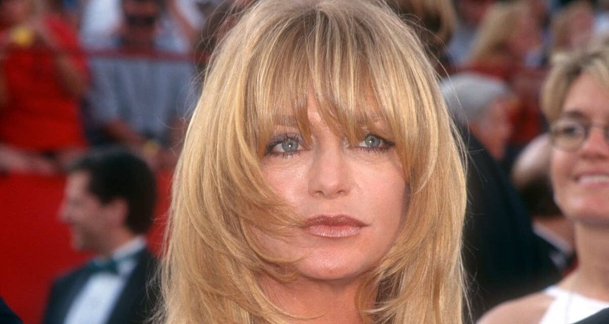 Les looks les plus audacieux de Goldie Hawn au fil des ans – y compris une robe nue osée