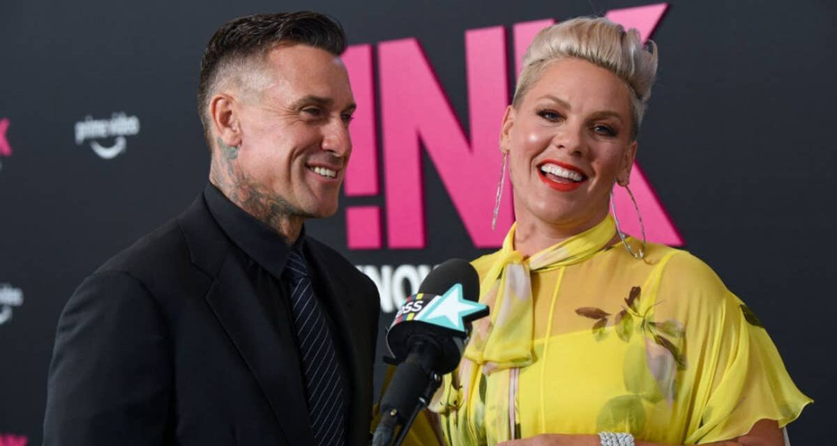 Carey Hart, le mari de Pink, partage un aperçu de sa nouvelle vie à New York et de la façon dont son fils s&rsquo;y installe