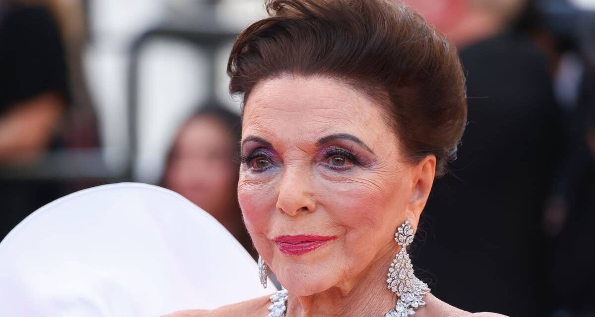 Joan Collins, 92 ans, vole la vedette dans une robe à couper le souffle sur le tapis rouge de Cannes