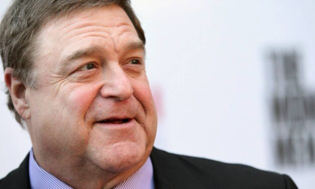La photo de John Goodman au lycée découverte après avoir perdu la moitié de son poids